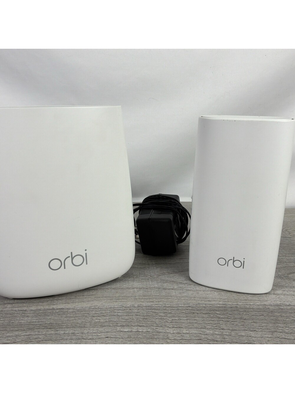 NETGEAR Orbi AC2200 Tri-Band Mesh WiFi System RBR20 Router & RBW30 Wall Plug